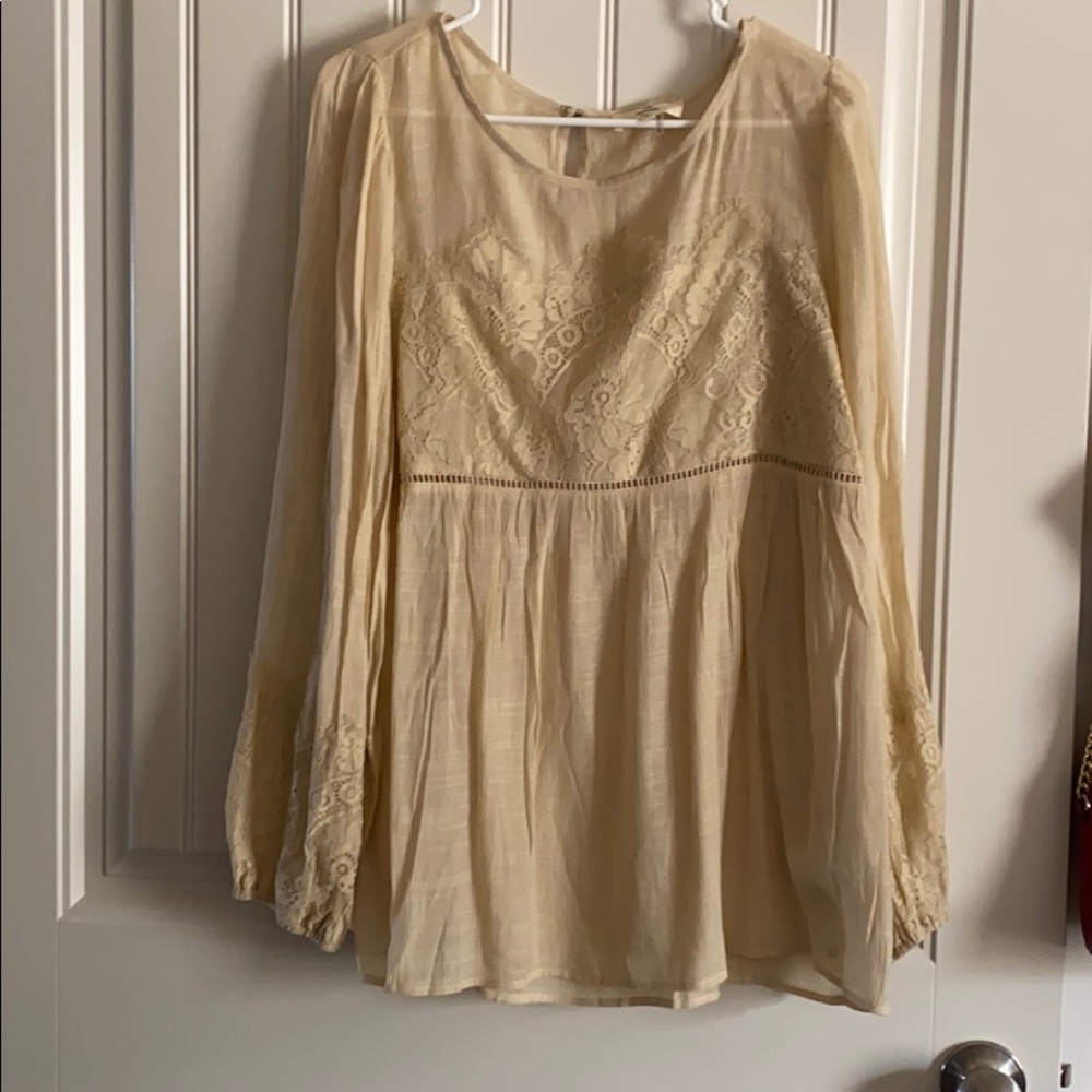 Linen top with lacy details